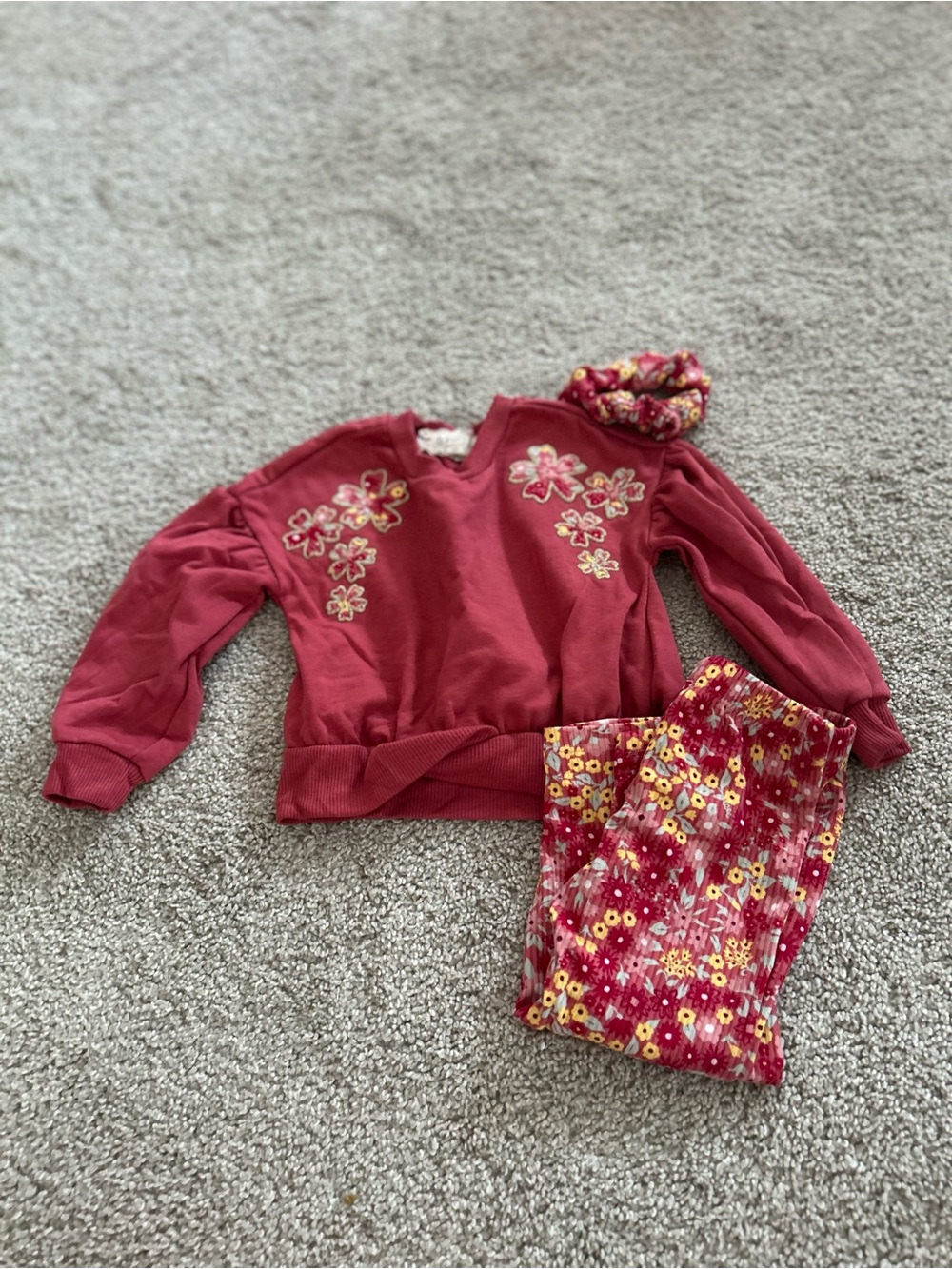Btween 2t Pink Floral Sweatsuit with Scrunchie
